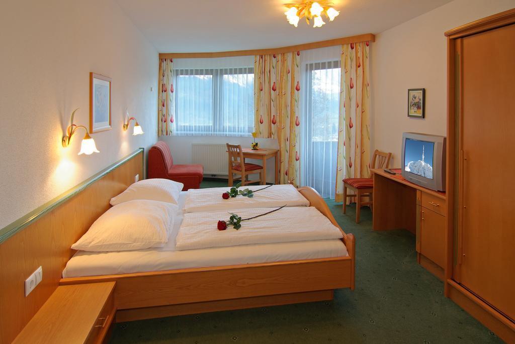 Hotel Garni Romantik Fügen Pokoj fotografie